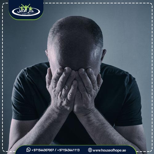 اسباب و أعراض انفصام الشخصية ومتى تذهب الي طبيب